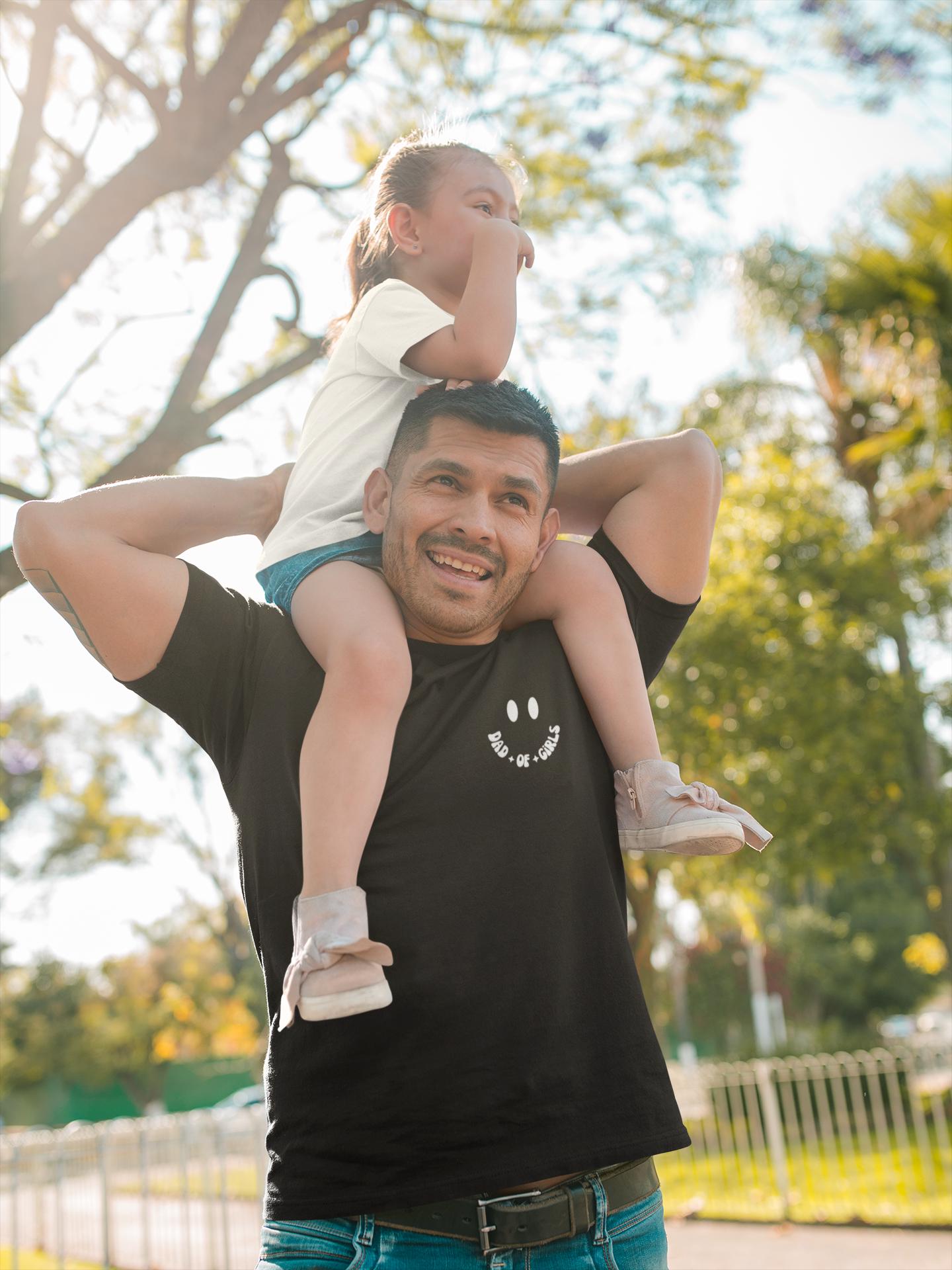 T-shirt for Dad of girls, Present for father from daughter, Perfect present for him, Fun t-shirt for men, Dad of girls slogan