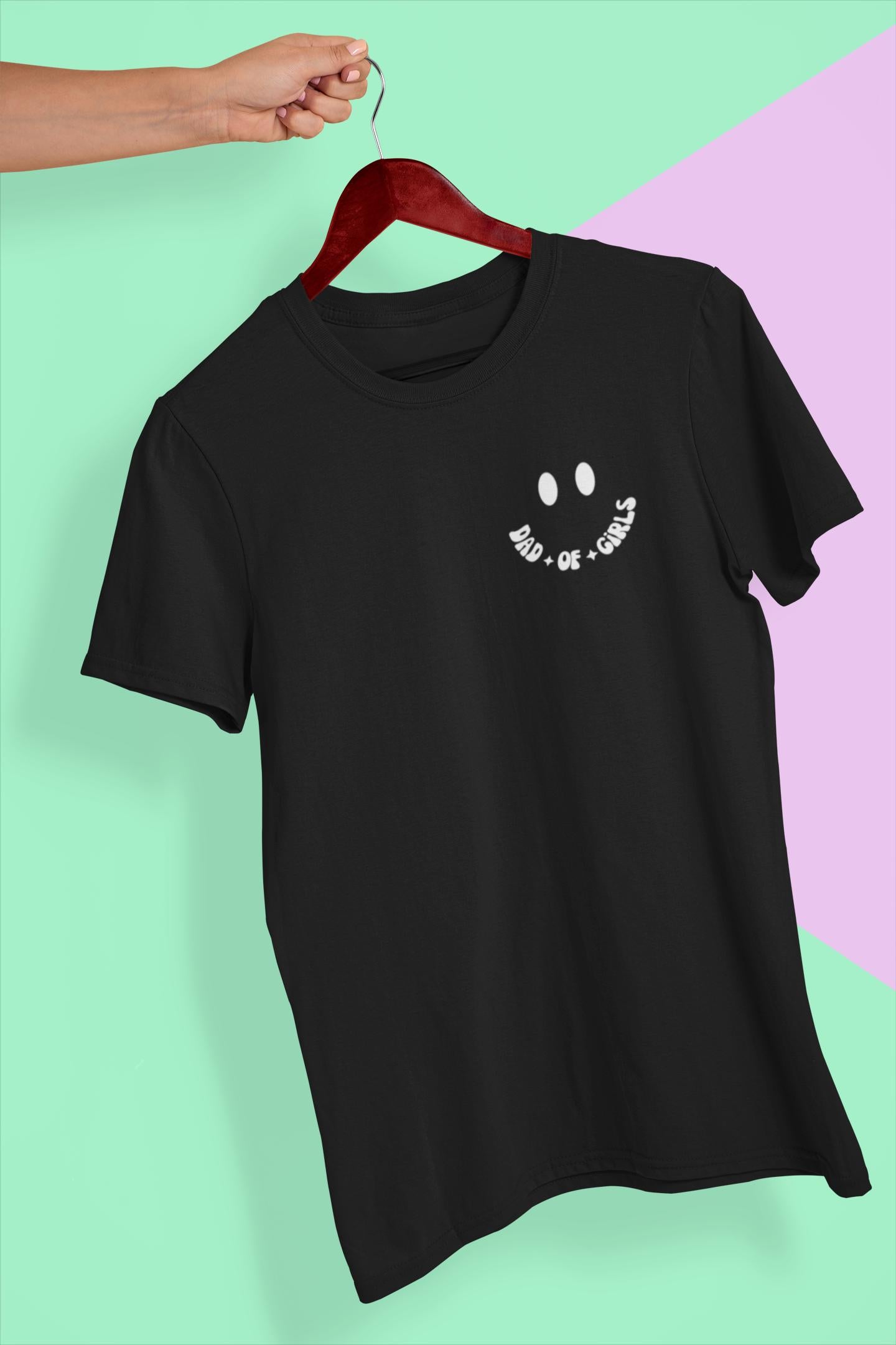 T-shirt for Dad of girls, Present for father from daughter, Perfect present for him, Fun t-shirt for men, Dad of girls slogan